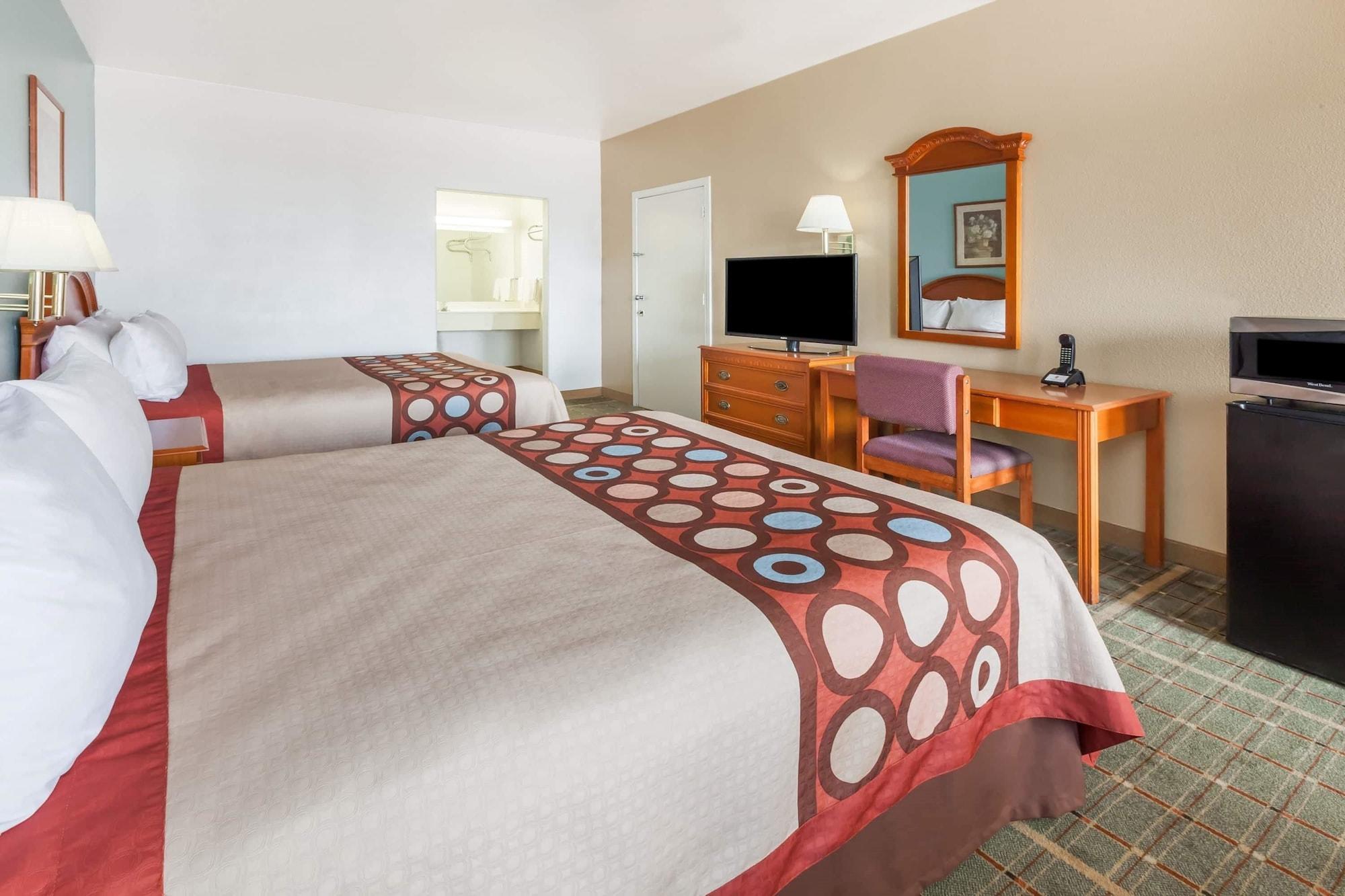 Super 8 By Wyndham Forney/East Dallas Exterior photo
